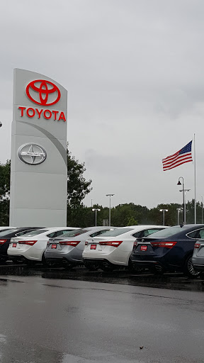 Toyota Dealer «Luther Brookdale Toyota», reviews and photos, 6700 Brooklyn Blvd, Brooklyn Center, MN 55429, USA