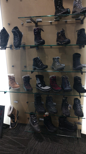 Camping Store «REI», reviews and photos, 2643 Edmondson Rd, Cincinnati, OH 45209, USA