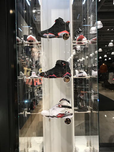 Clothing Store «Nike Miami», reviews and photos, 1035 Lincoln Rd, Miami Beach, FL 33139, USA
