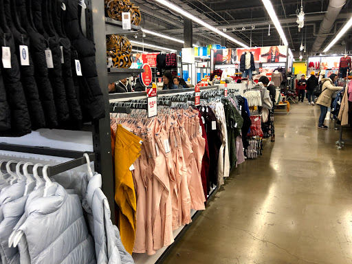 Clothing Store «Old Navy», reviews and photos, 40-24 College Point Blvd, Flushing, NY 11354, USA