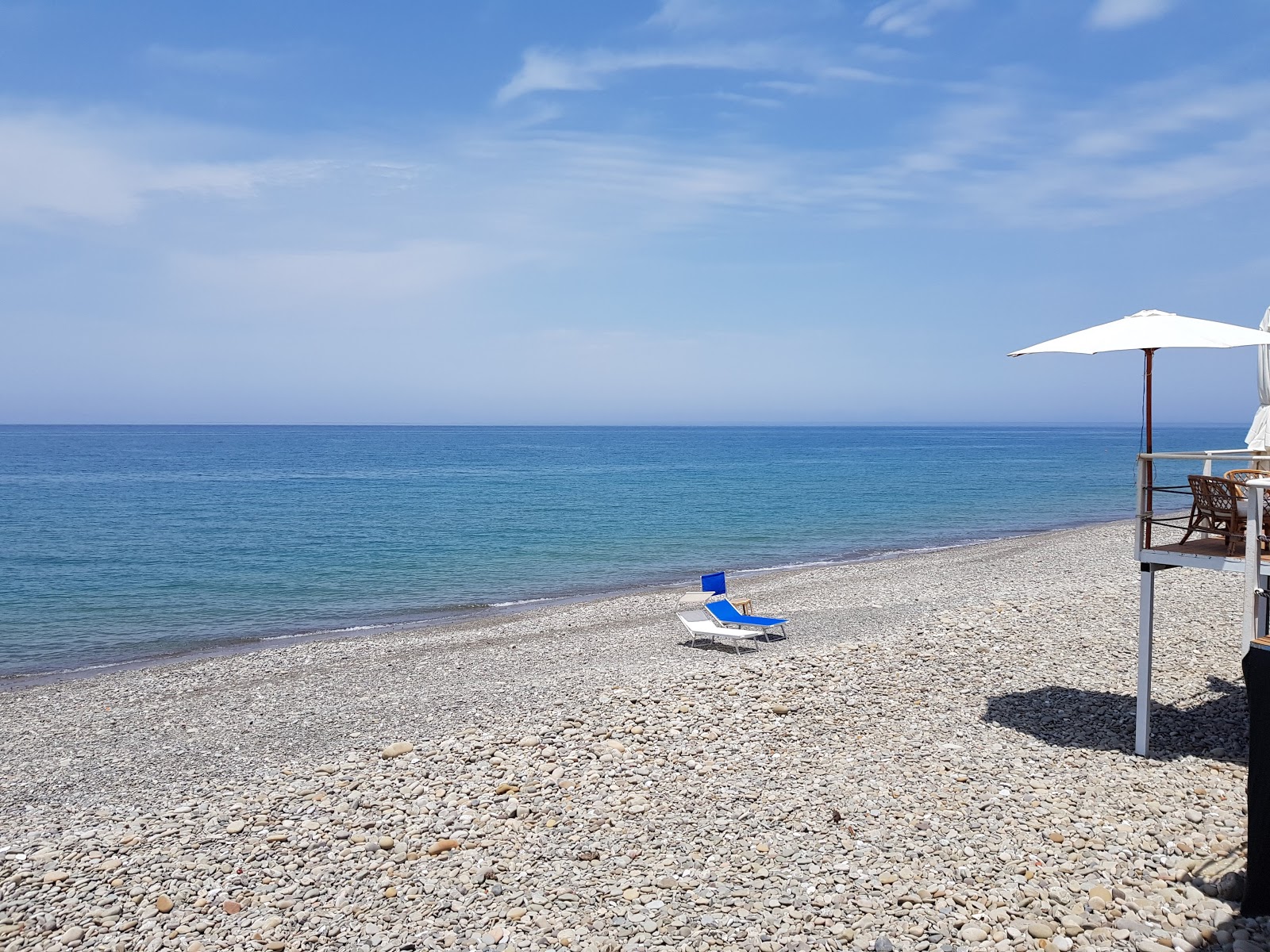 Photo de Spiaggia Sant'Agata di Militello avec rivage droit, long
