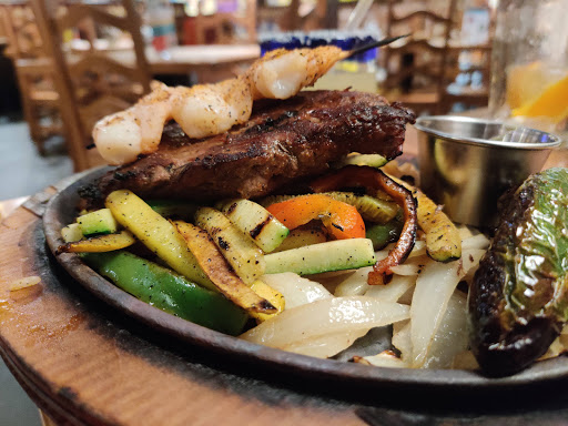 Mexican Restaurant «On The Border Mexican Grill & Cantina», reviews and photos, 4175 Morse Crossing, Columbus, OH 43219, USA