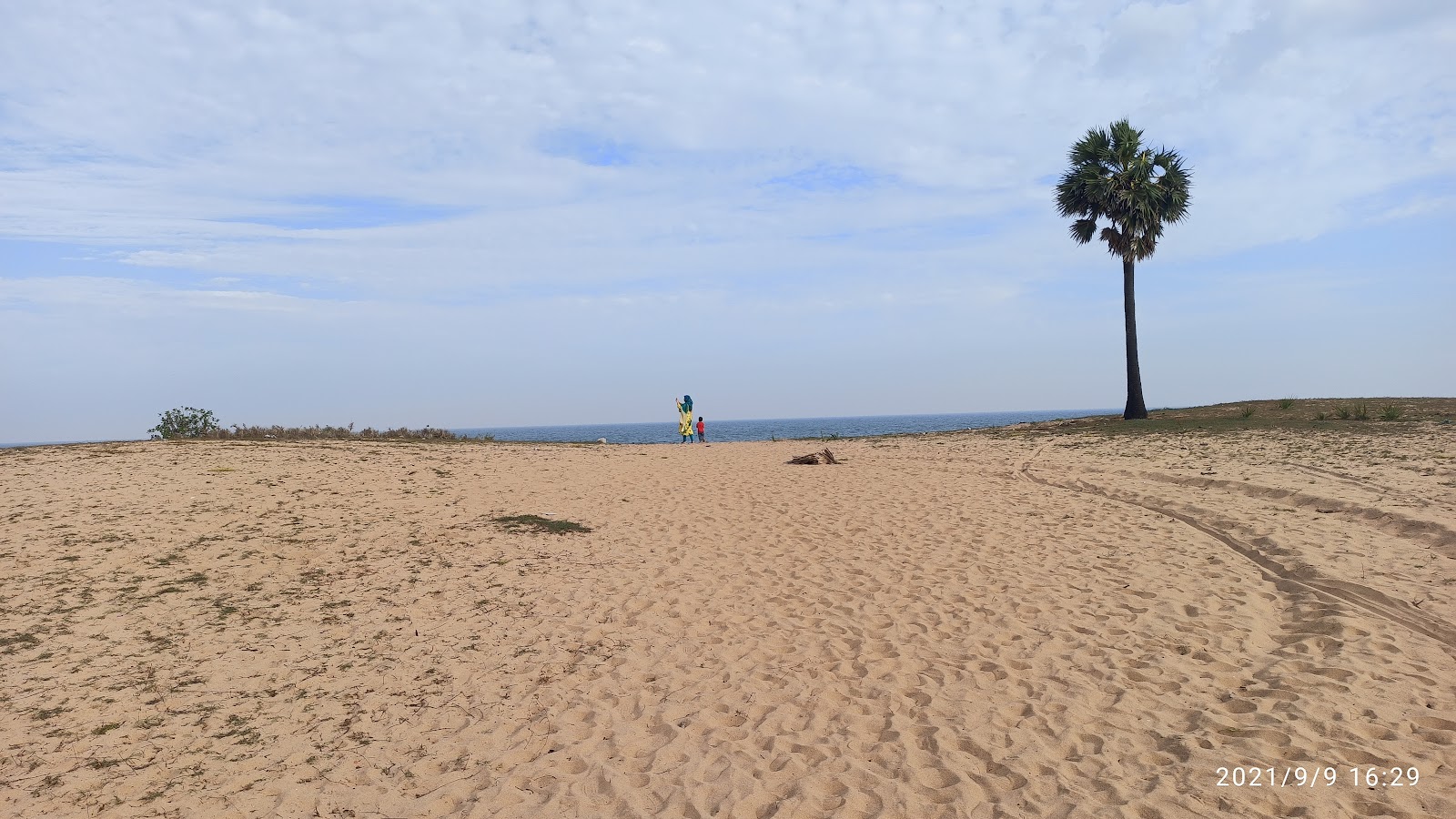 Foto van White Beach met helder zand oppervlakte