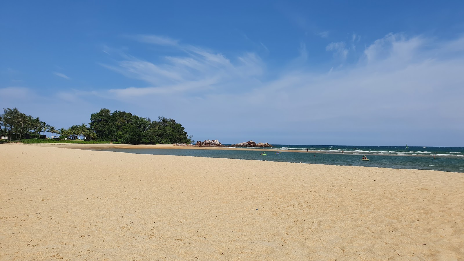 Cherating beach的照片 带有长直海岸