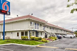 Motel 6 Everett, WA - South image