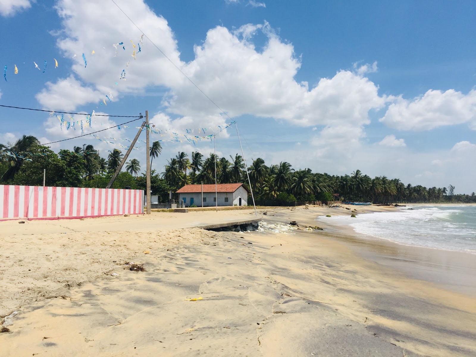 Zdjęcie Thirukkovil beach z proste i długie