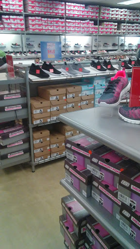 Shoe Store «SKECHERS Factory Outlet», reviews and photos, 1201 Airport Fwy #185, Euless, TX 76040, USA