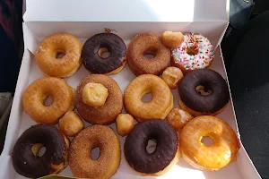 Mathis Donuts image