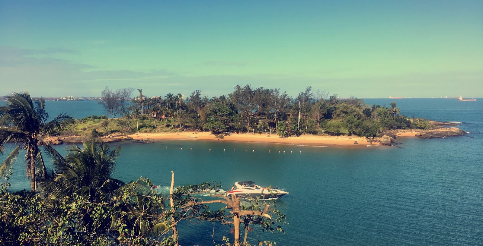 Foto von Praia da Baleia mit eine gerade küstenlinie