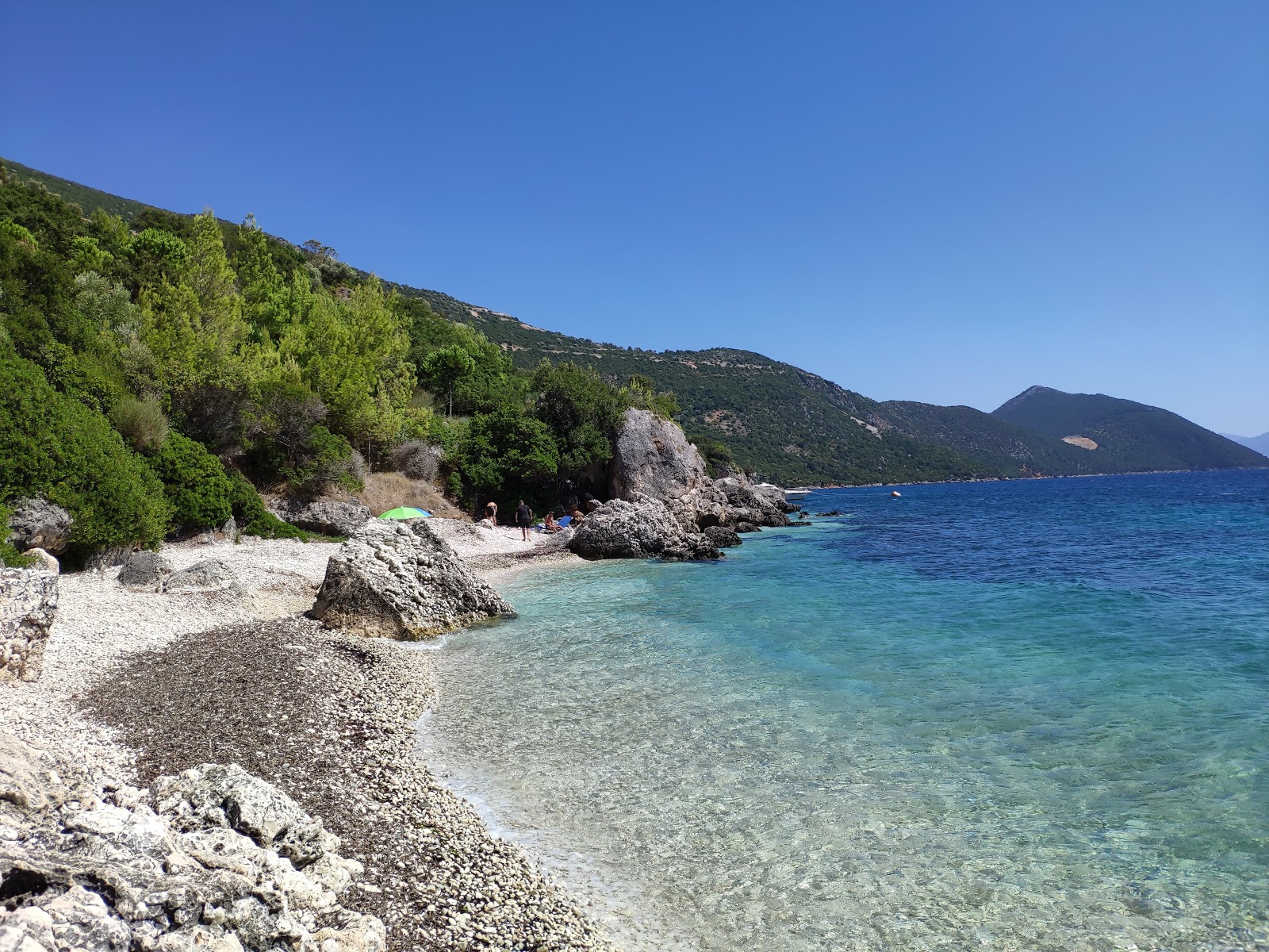 Fotografija Plaža Aspros Gialos II z ravna obala