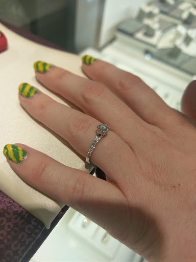 Jewelry Store «Helzberg Diamonds», reviews and photos, 2290 Miamisburg Centerville Rd, Dayton, OH 45459, USA