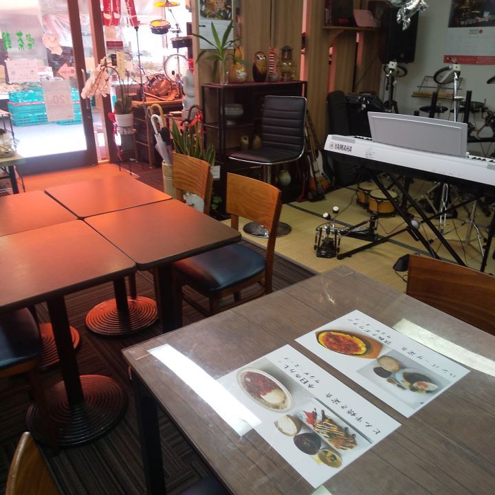 喫茶・軽食と音楽のお店 ひょうたん山マルシェ