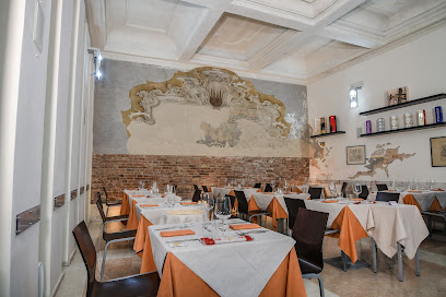 Ristorante Lotregano - Via della Luna, 30, 44121 Ferrara FE, Italy