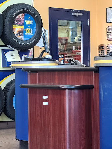 Auto Repair Shop «Hogan & Sons Tire and Auto», reviews and photos, 46970 Community Plaza, Sterling, VA 20164, USA