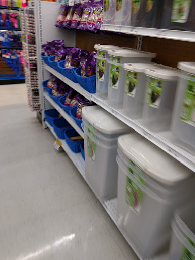 Pet Supply Store «Chow Hound Pet Supplies», reviews and photos, 5265 Northland Dr NE, Grand Rapids, MI 49525, USA