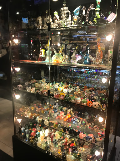 Tobacco Shop «Whole Leaf Tobacco», reviews and photos, 4945 N Milwaukee Ave, Chicago, IL 60630, USA