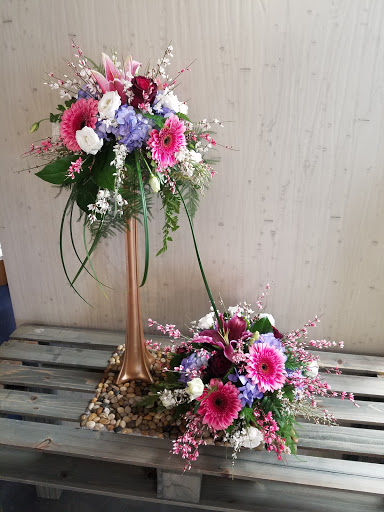 Florist «Flowers by Emily LLC», reviews and photos, 15620 W High St, Middlefield, OH 44062, USA