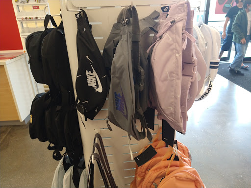 Shoe Store «Famous Footwear Outlet», reviews and photos, 5580 International Dr, Orlando, FL 32819, USA