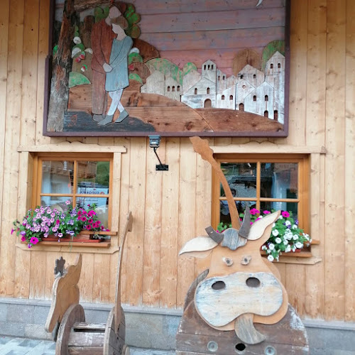 Decrestina creazioni in legno - Val di Fassa