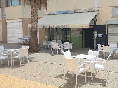 CAFE-BAR EL ALMENDRAL - C. Juan García Mondeño, 3E, 11510 Puerto Real, Cádiz, Spain