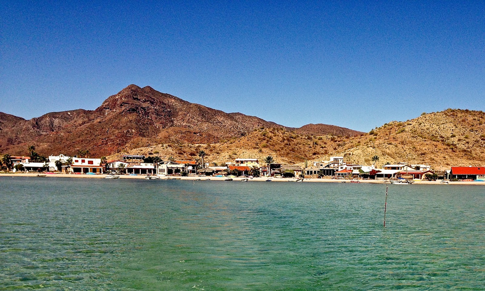 Zdjęcie Playa Posada Concepcion poparte klifami