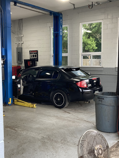 Auto Repair Shop «Michigan Road Auto Center», reviews and photos, 5602 N Michigan Rd, Indianapolis, IN 46228, USA