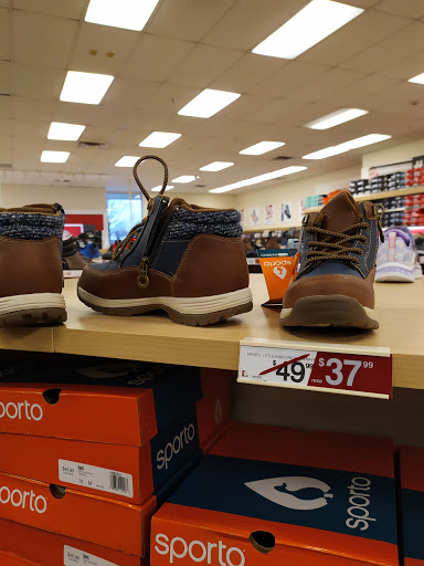 Shoe Store «Famous Footwear», reviews and photos, 5500 Sunrise Hwy, Massapequa, NY 11758, USA