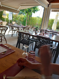 Atmosphère du Restaurant français Le Chene Blanc à Logrian-Florian - n°5