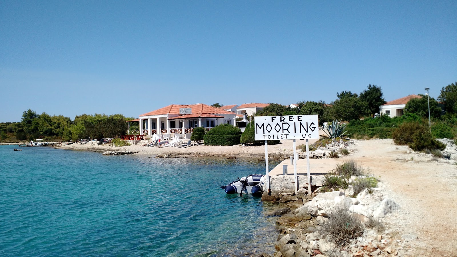 Bili beach'in fotoğrafı kısa ve düz ile birlikte