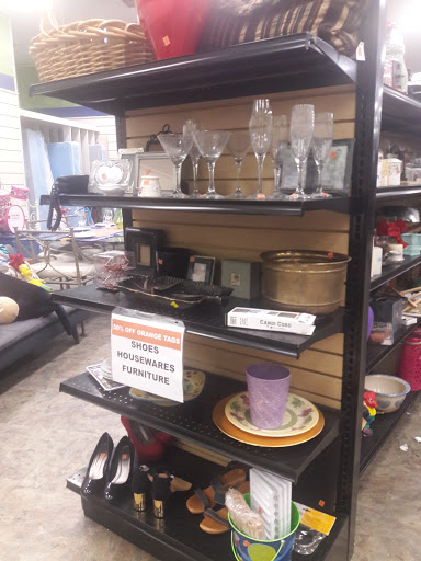 Thrift Store «Goodwill, Serving the People of Southern Los Angeles County», reviews and photos, 800 W Pacific Coast Hwy, Long Beach, CA 90806, USA