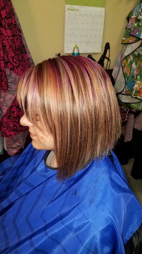 Beauty Salon «Top Notch Salon», reviews and photos, 92 Bluebird Ct, Lawrenceburg, KY 40342, USA