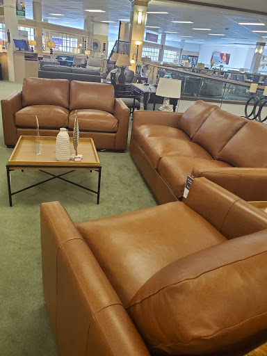 Furniture Store «Raymour & Flanigan Furniture and Mattress Store», reviews and photos, 14 Candlewood Lake Rd, Brookfield, CT 06804, USA