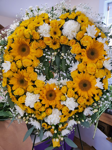 Florist «Exquisite Flowers Etc», reviews and photos, 70 Bridge St, Pelham, NH 03076, USA