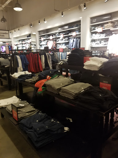 Clothing Store «Abercrombie & Fitch», reviews and photos, 560 Great Mall Dr, Milpitas, CA 95035, USA