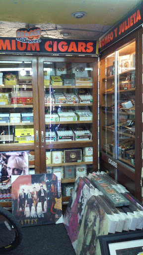 Tobacco Shop «Samaya Smoke shop», reviews and photos, 1419 Washington Ave, Miami Beach, FL 33139, USA