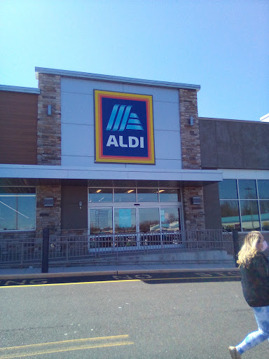 Supermarket «ALDI», reviews and photos, 3057 NJ-35, Hazlet, NJ 07730, USA
