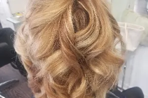 Loretta's Hair Styling image