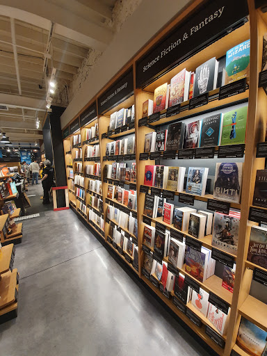 Book Store «Amazon Books», reviews and photos, 3441 N Southport Ave, Chicago, IL 60657, USA