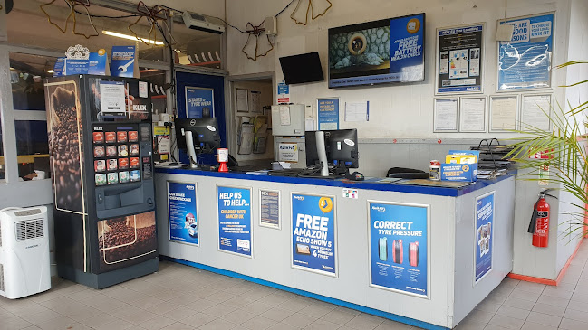Reviews of Kwik Fit - Radcliffe in Manchester - Tire shop