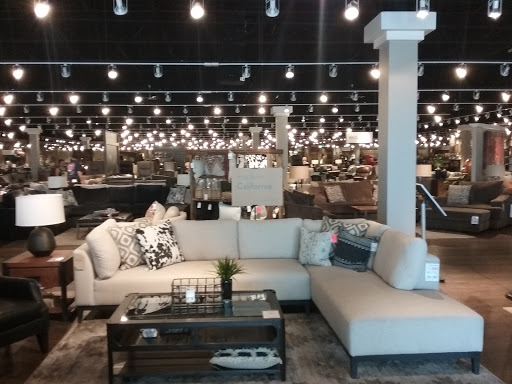Furniture Store «Living Spaces - Glendale, AZ», reviews and photos, 6767 W Bell Rd, Glendale, AZ 85308, USA
