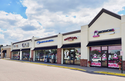 Shopping Mall «Signal Hills Shopping Center», reviews and photos, 1225 S Robert St, West St Paul, MN 55118, USA