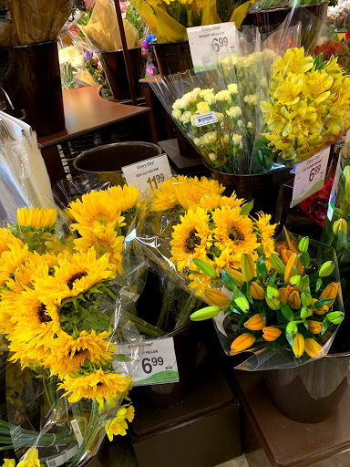 Grocery Store «Safeway», reviews and photos, 200 S 3rd St, Renton, WA 98057, USA