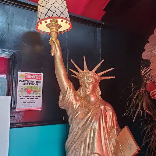 Restaurant «Stickyz Rock-n-Roll Chicken Shack», reviews and photos, 107 River Market Ave, Little Rock, AR 72201, USA