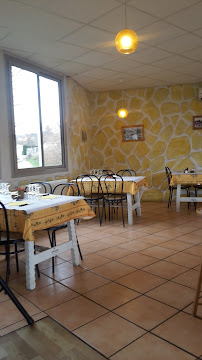 Atmosphère du Restaurant français Restaurant LA CAMARGUE à Bas-en-Basset - n°9