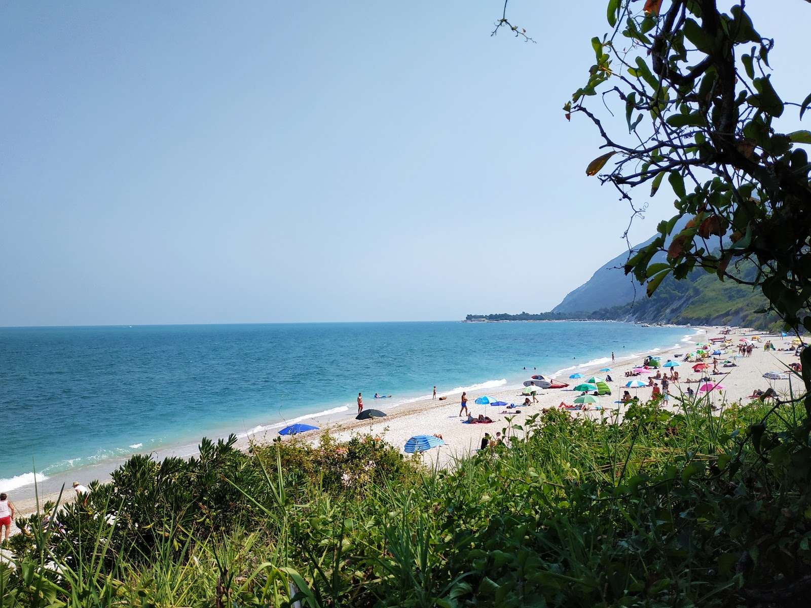 Fotografie cu Spiaggia Mezzavalle zonele de facilități