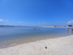 Praia Fluvial de Alburrica'in fotoğrafı - rahatlamayı sevenler arasında popüler bir yer