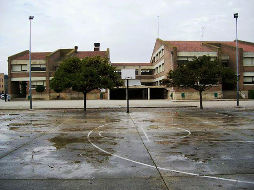 Colegio Público Doña Alvara Alvarez en Falces