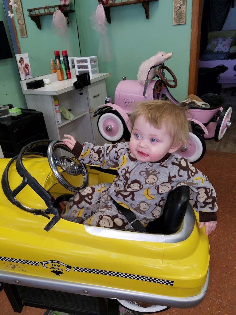 Virginia's Family Salon & Spa 53511