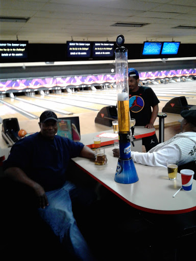 Bowling Alley «AMF Rose Bowl Lanes», reviews and photos, 28001 Groesbeck Hwy, Roseville, MI 48066, USA