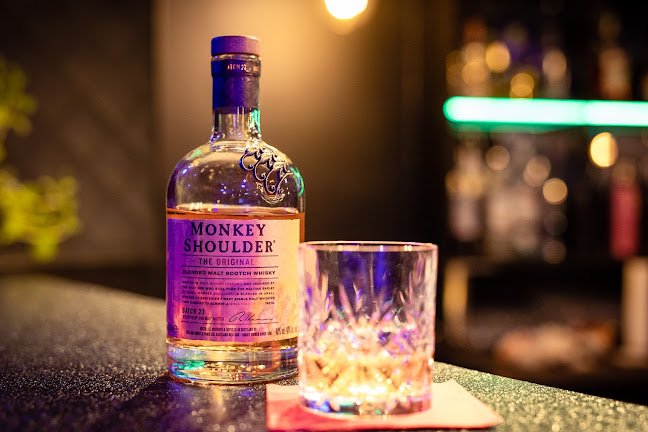 Opinii despre JazzMine Club în Vác - Kocsma